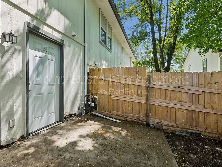 321 W South Ave — Photo 59