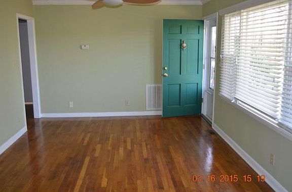 3rd image of 1703 Knoll Dr