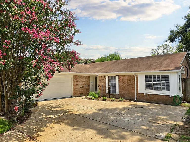 22619 Deville Dr — Photo 2