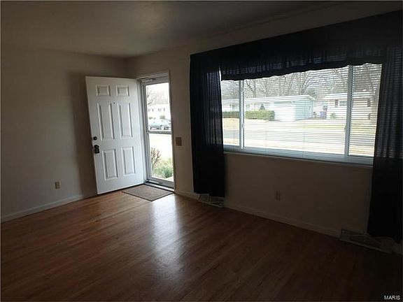 4th image of 1380 Bobolink Dr