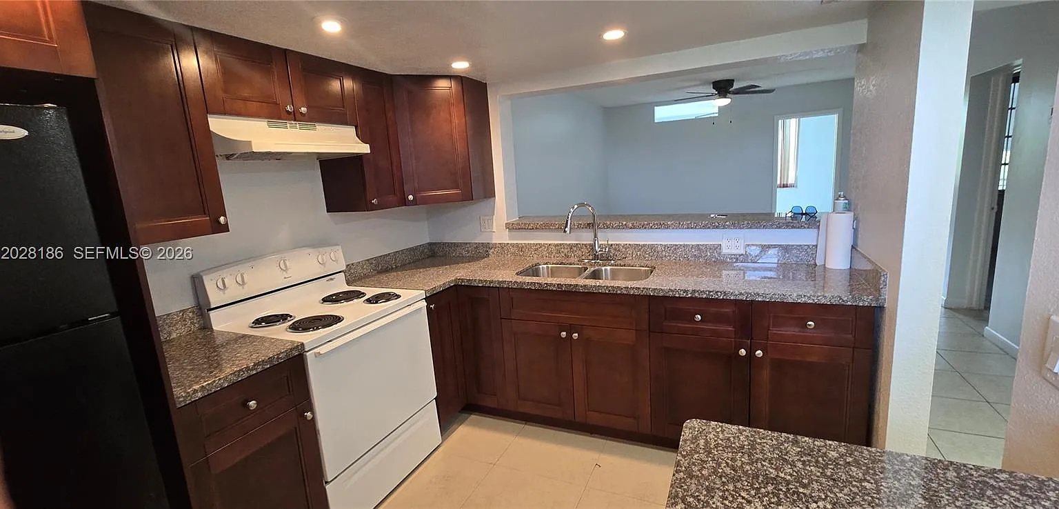 Pines Condo — Photo 3