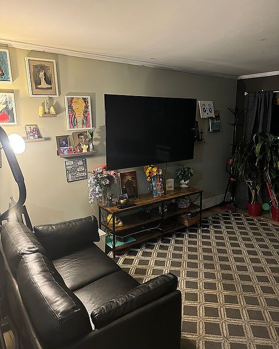 2nd image of 10 Granada Cres APT 2