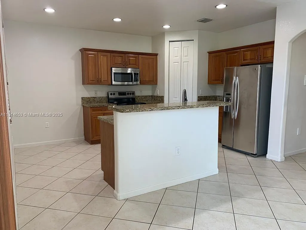 4 bed, 1815 sqft, $3,500 — Photo 2