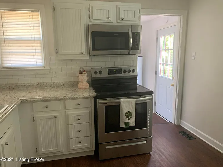 627 Harris Pl — Photo 3