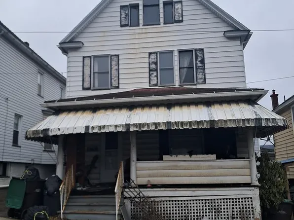 706 12th St, Franklin, PA 16323