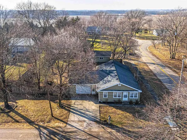 307 N West St, Waynesville, IL 61778