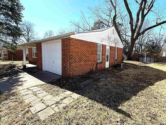 2nd image of 1507 Campus Rd