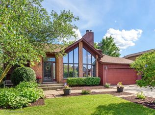 1253 Golf View Dr, Woodridge, IL 60517