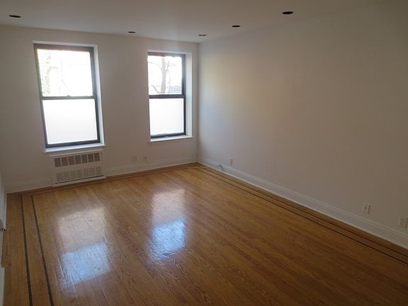2nd image of 30 Charlton St APT 1B
