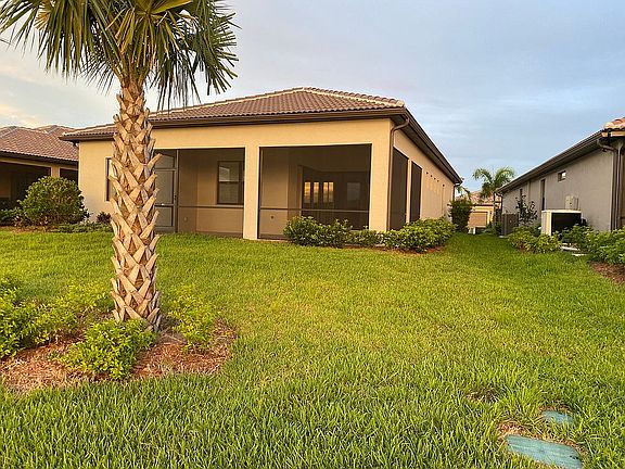 Sunset lighting on the lanai