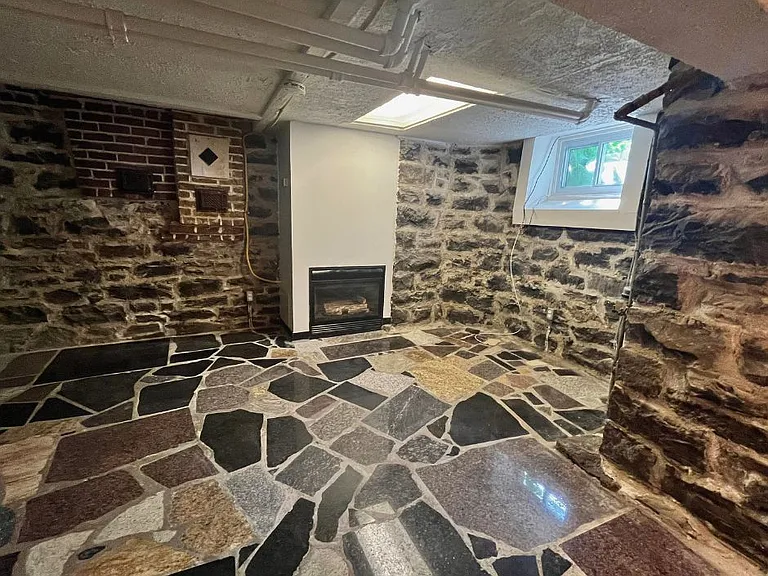 315 Frank St — Photo 22