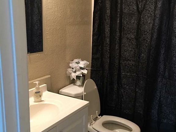 4th image of 980 Henry Dr