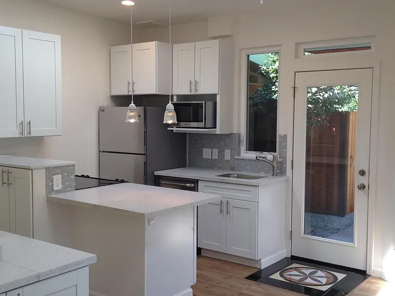 1069 Moreno Ave #A — Photo 10