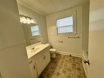 2 bed, 1.0 bath, 880 sqft, $1,325 — Photo 3