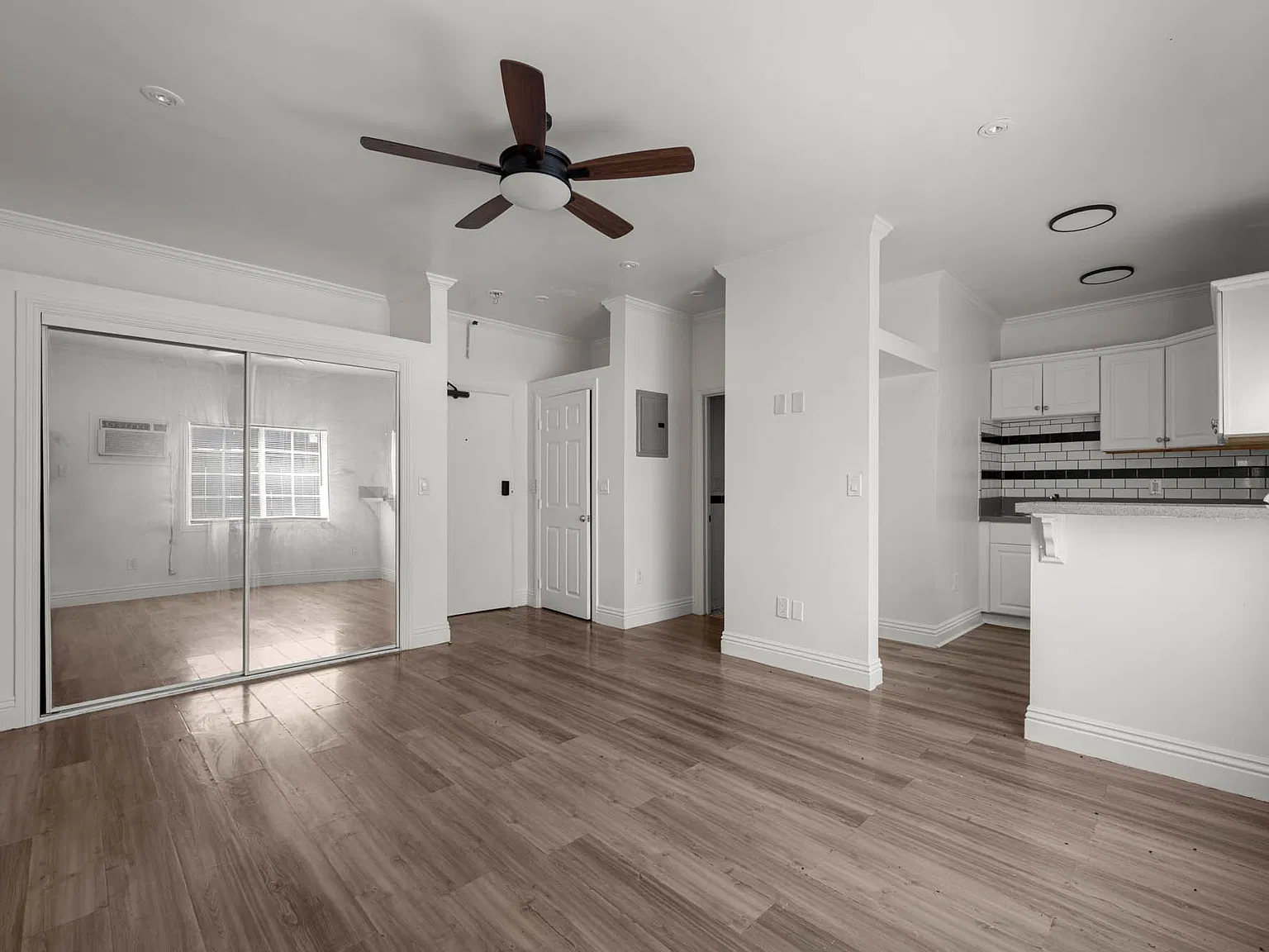 5616 Lexington Ave — Photo 1