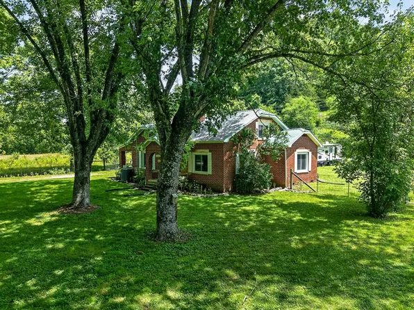 747 Hunting Creek Rd, Whitleyville, TN 38588