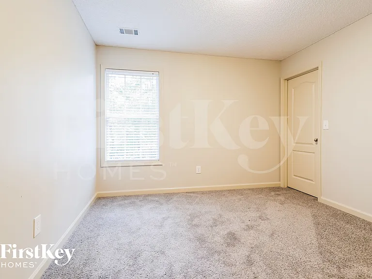 894 Hawk Creek Trl — Photo 14
