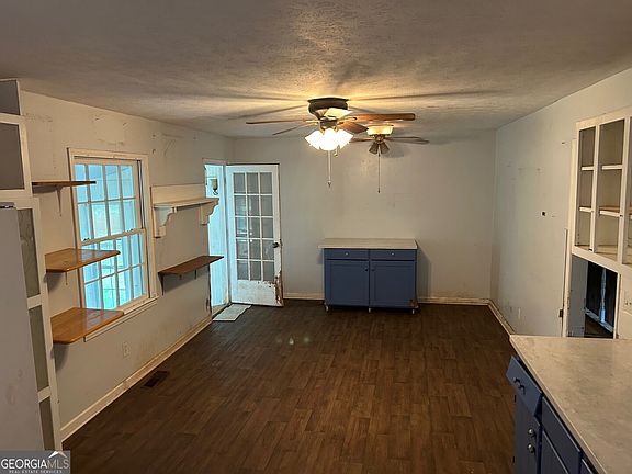 3rd image of 76 W Wedgewood Cir