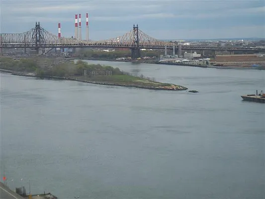 Sold by Luxury Habitat | media 7