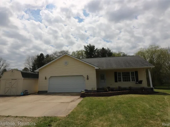 2141 Hunter Dr, Lapeer, MI 48446