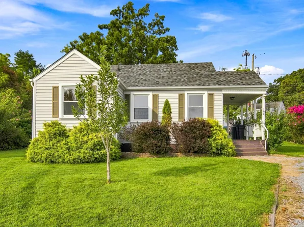 108 Jackson Cir, Radford, VA 24141