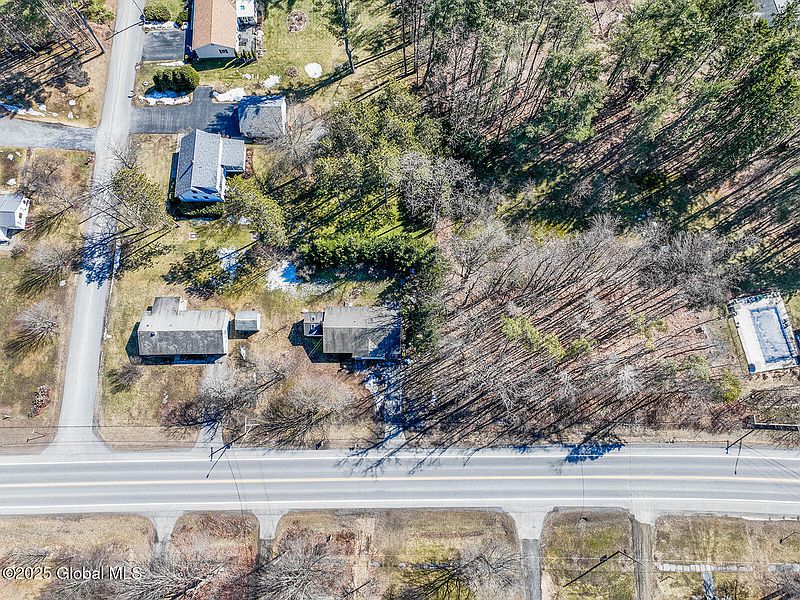 3rd image of 8 Maple Avenue