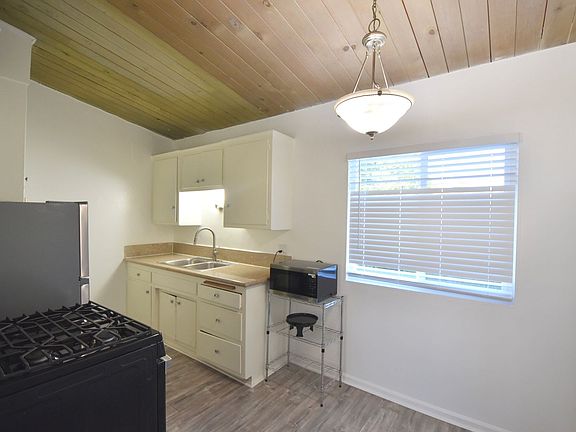 5th image of 121 W Arrellaga St APT 6