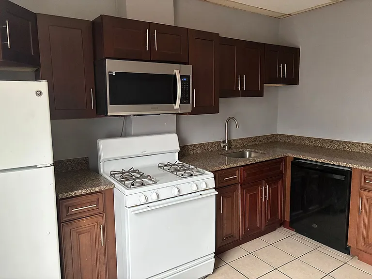 3015 Ashlyn St — Photo 7