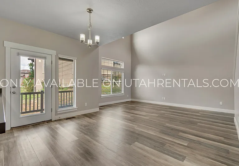 1638 E Aspen Loop — Photo 9