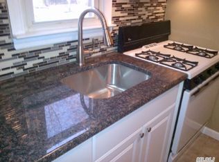 62 Remsen St, Lynbrook, NY 11563