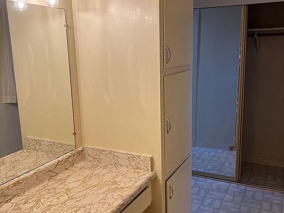 5th image of 167 Villa Ave APT 5