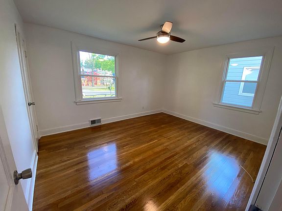 2nd image of 1306 Lakeside Ave