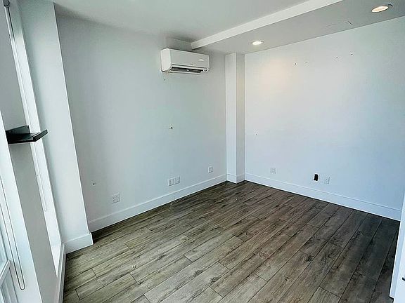 4th image of 2535 18th St APT 4A