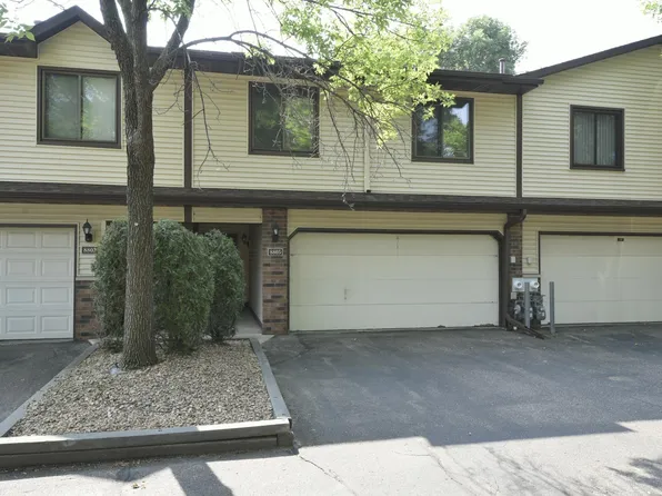 8805 Maplebrook Ct N, Brooklyn Park, MN 55445