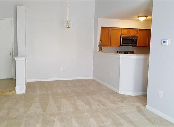 4th image of 6907 Victoria Dr Unit J
