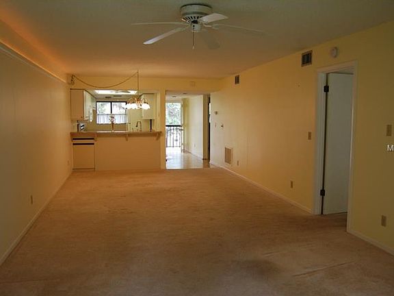 3rd image of 1712 Golfview Dr