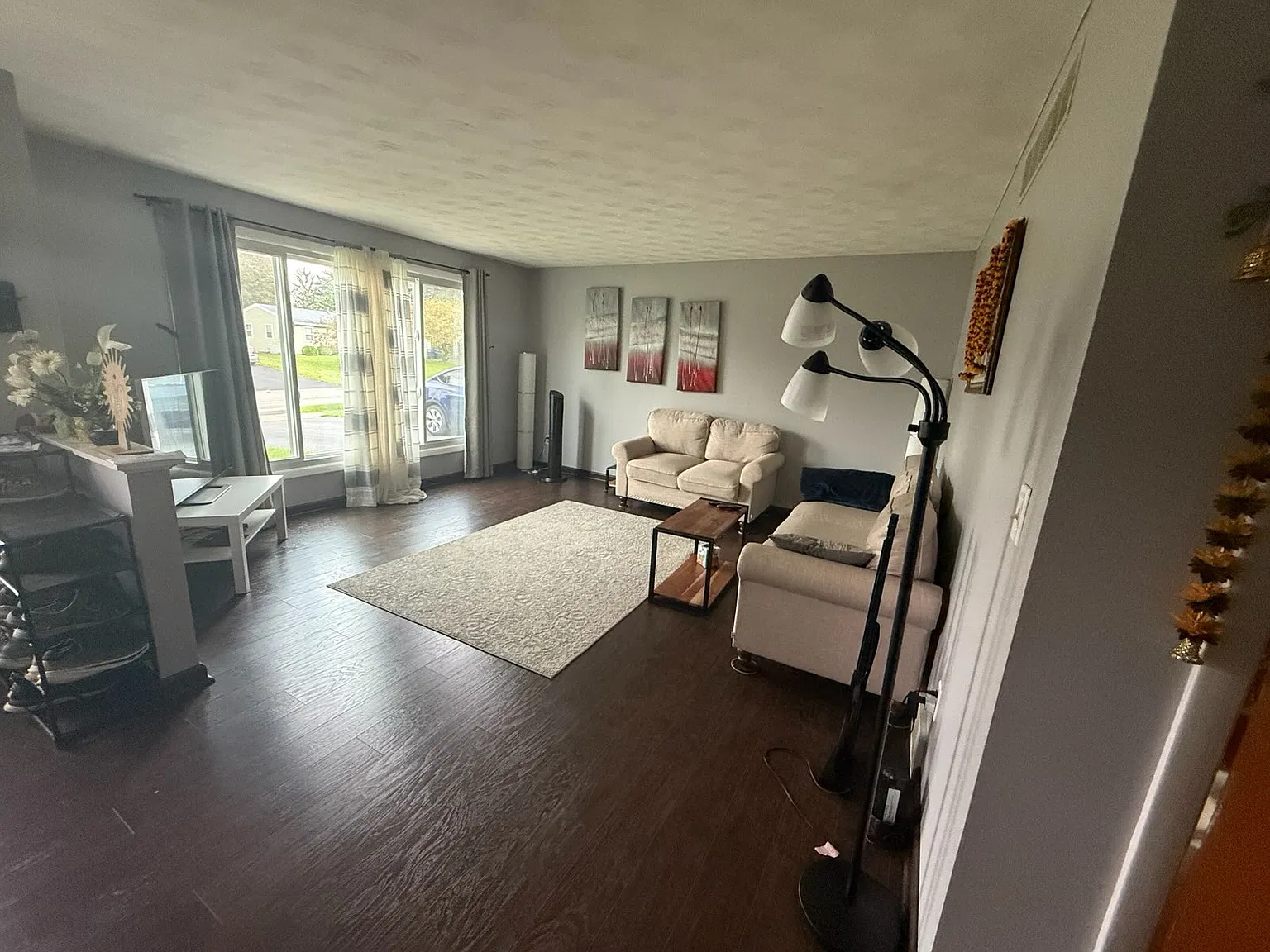 3 bed, 1050 sqft, $2,349 — Photo 2