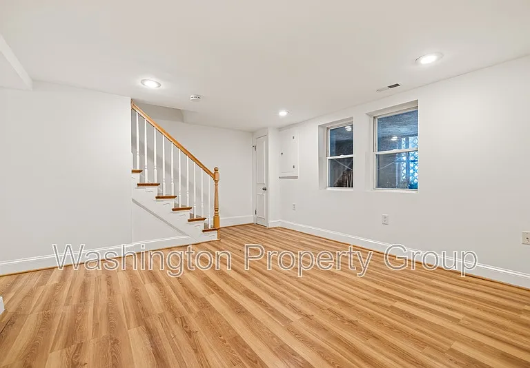 329 18th Pl NE — Photo 23