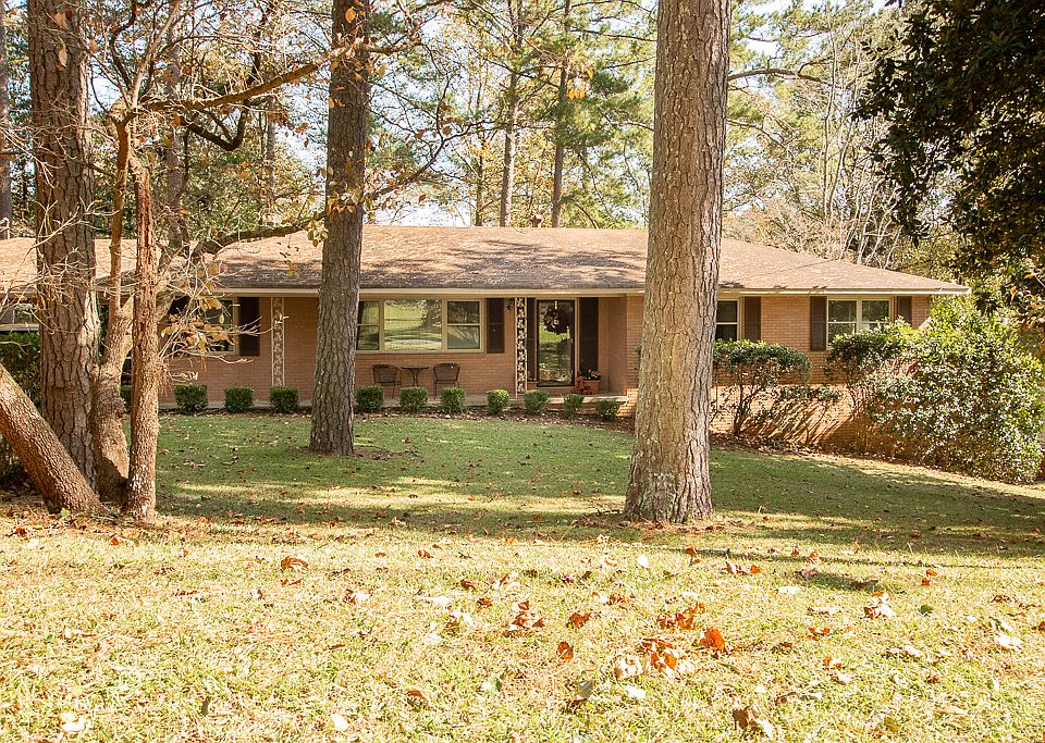 1st image of 387 Windsor Dr SW