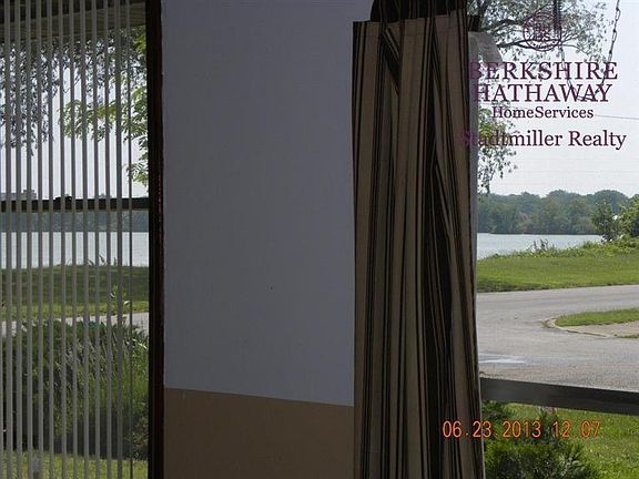 3rd image of 701 E Bayview Dr
