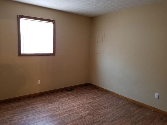 4th image of 94 Walnut Dr