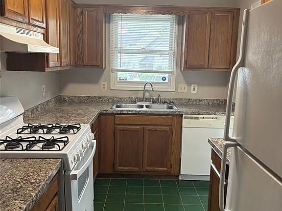 4th image of 2136 Wellington Cir