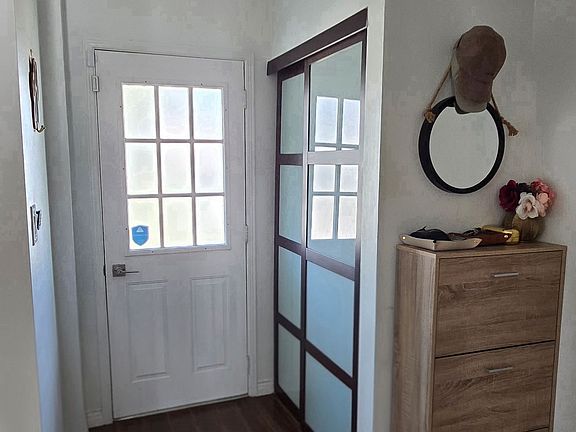 3rd image of 854 Attersley Dr