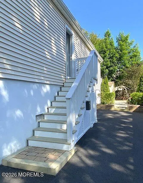 Building Photo - 18 Meadowbrook Ave