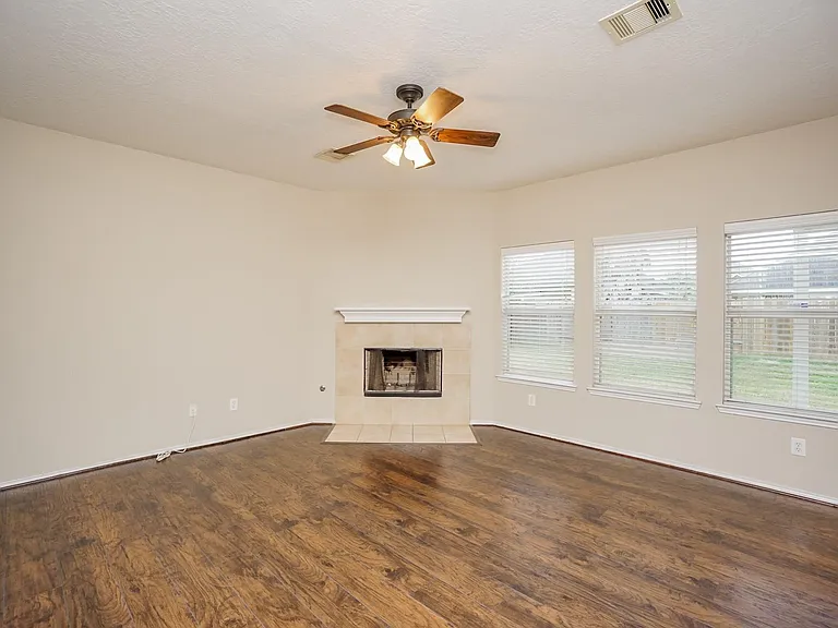 1323 Colonial Manor Dr — Photo 6