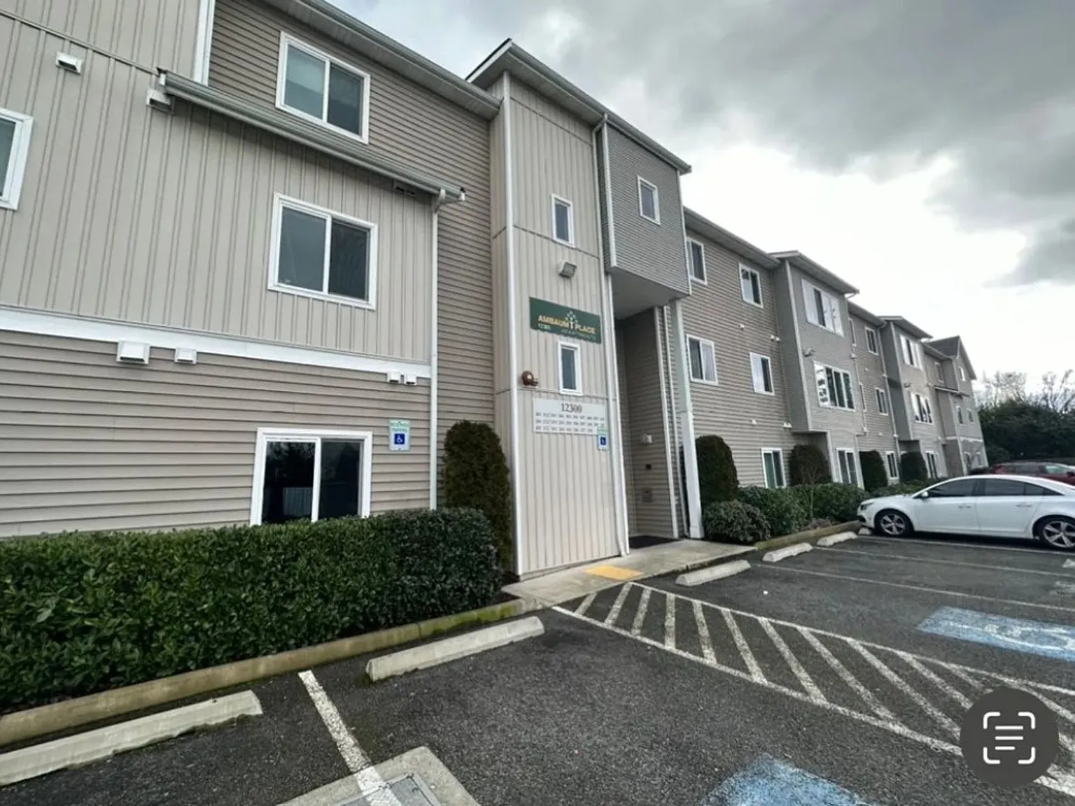 Ambaum Place I | Modern Apartment Homes w/ In-Unit Laundry! — Photo 2