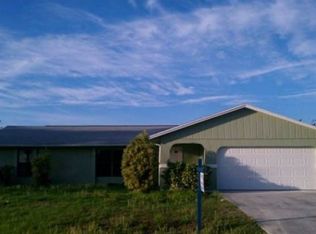 442 SE Seahouse Dr, Port Saint Lucie, FL 34983