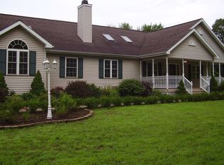 32 Dunsbach Rd, Halfmoon, NY 12065