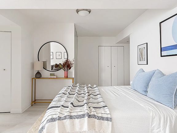 4th image of 305 E 72nd St #2A