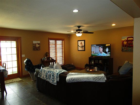 5th image of 1905 Grandview Dr E